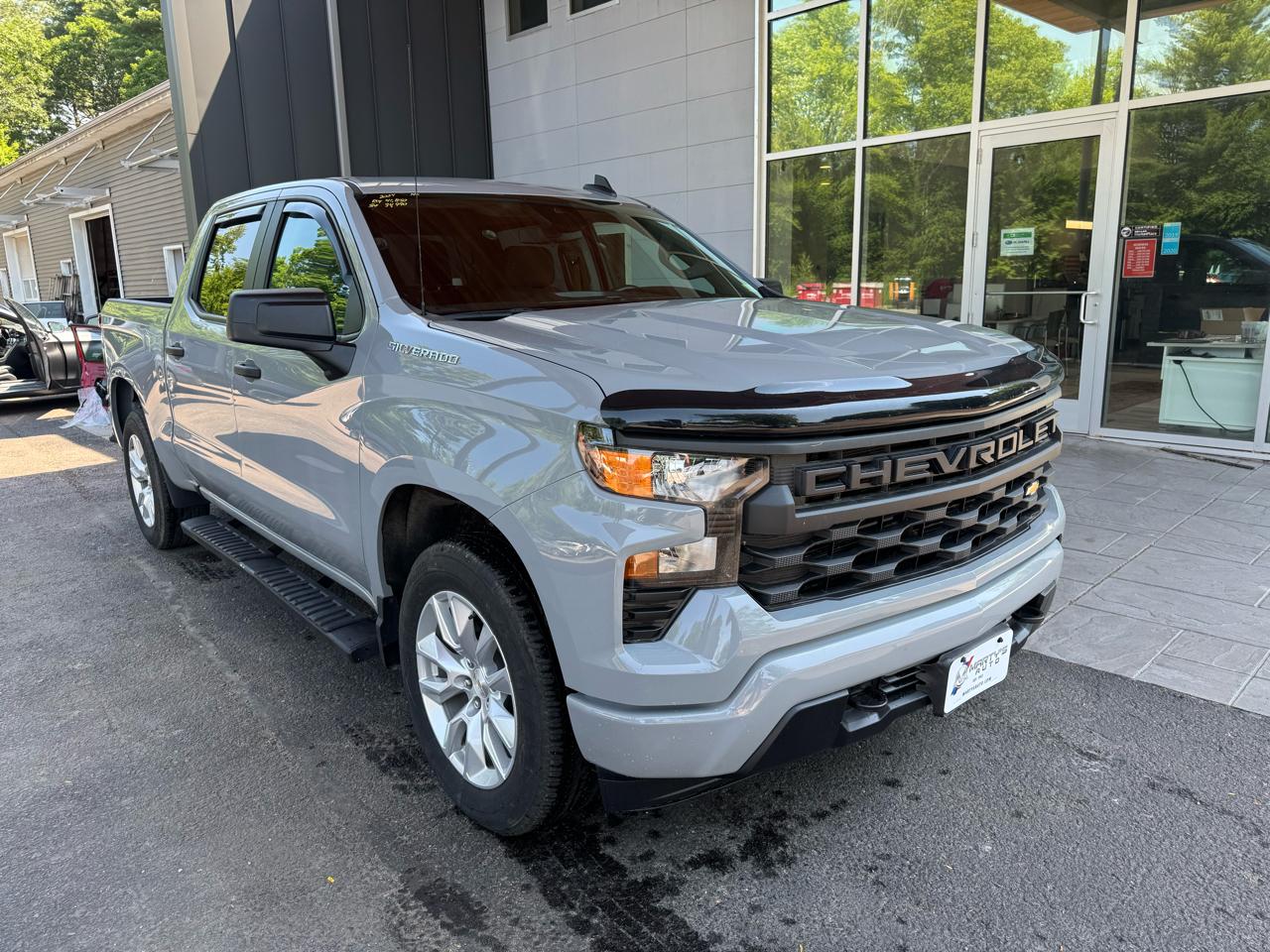 Chevrolet Silverado 1500 Custom Crew Cab 4WD SWB 2024