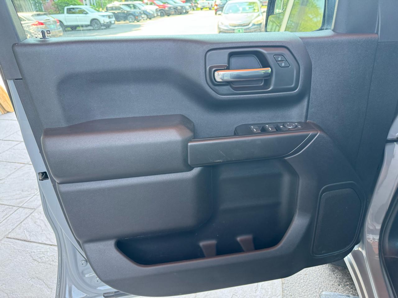 Chevrolet Silverado 1500 Custom Crew Cab 4WD SWB 2024