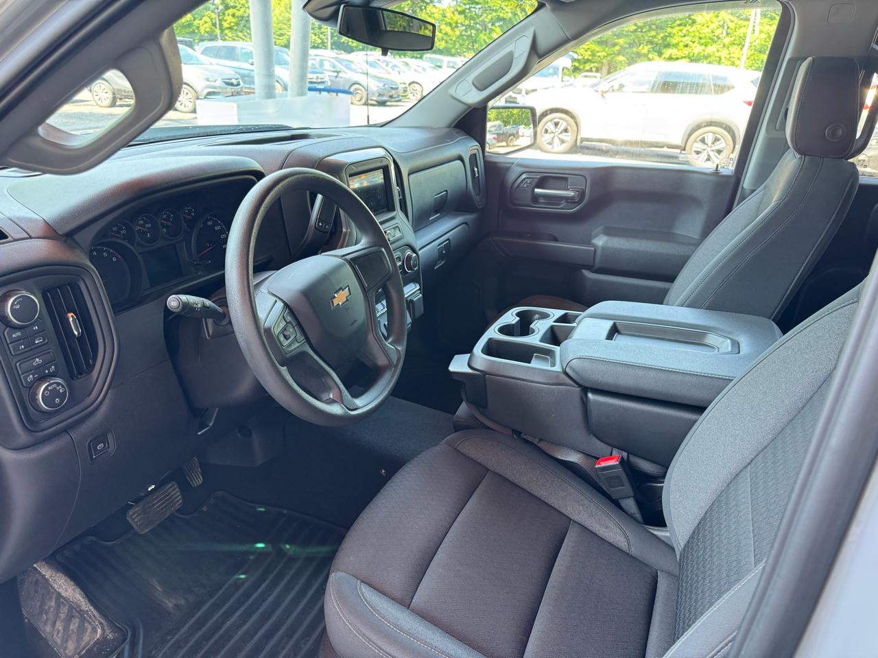Chevrolet Silverado 1500 Custom Crew Cab 4WD SWB 2024