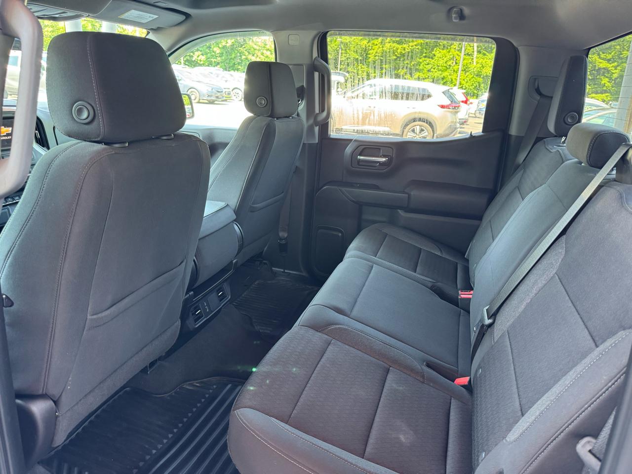 Chevrolet Silverado 1500 Custom Crew Cab 4WD SWB 2024