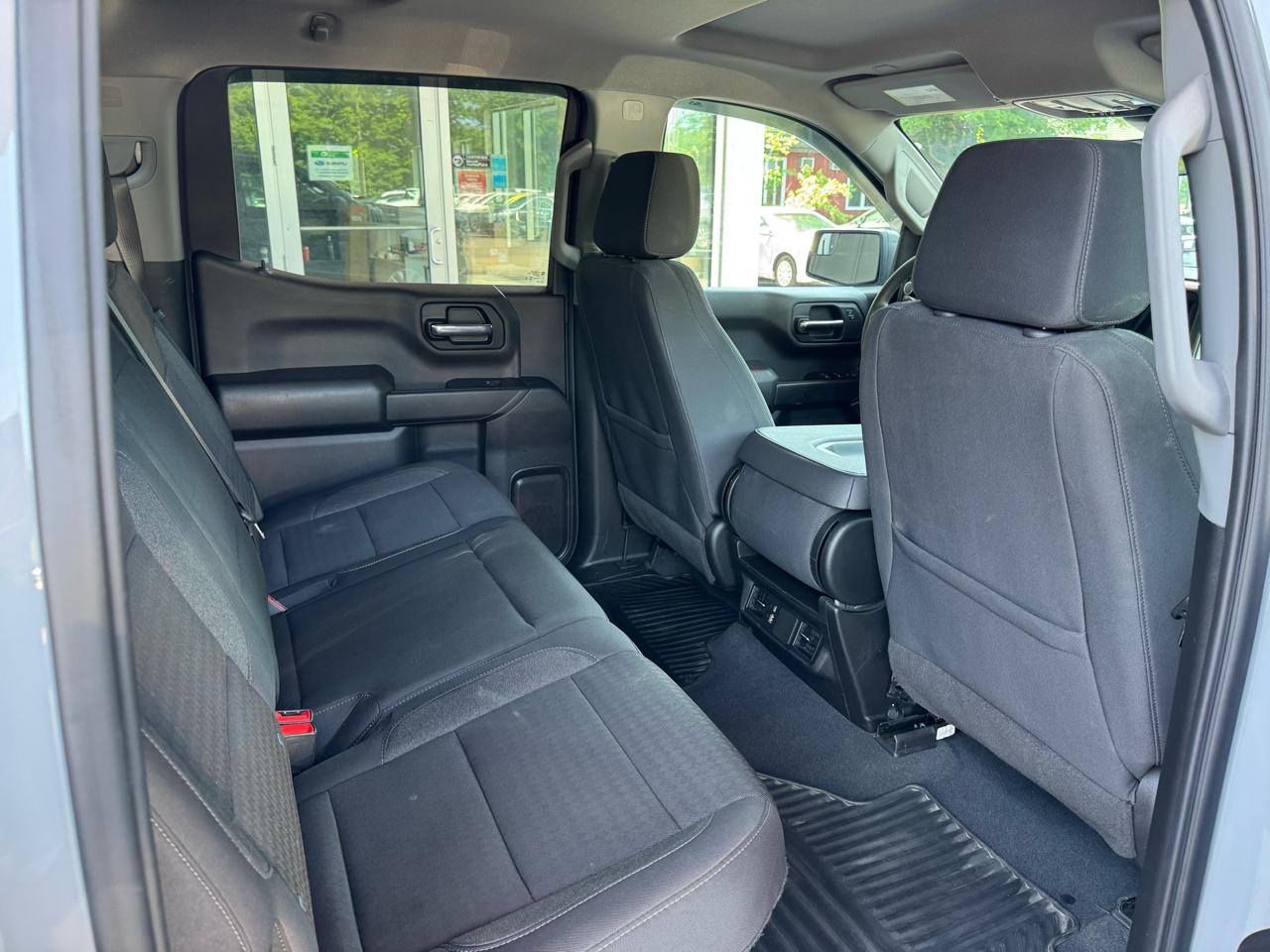 Chevrolet Silverado 1500 Custom Crew Cab 4WD SWB 2024