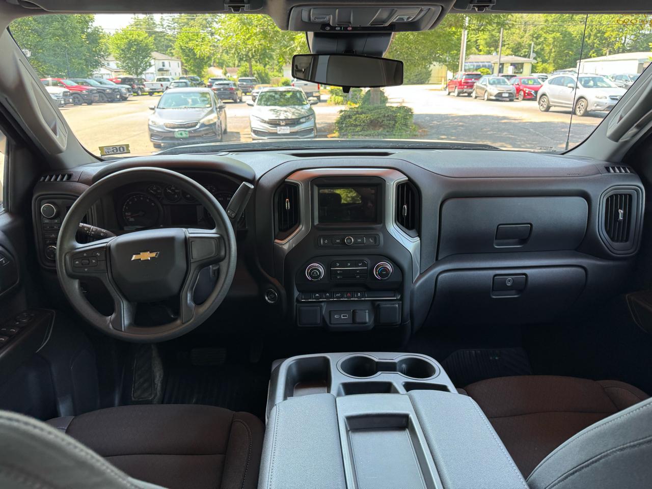 Chevrolet Silverado 1500 Custom Crew Cab 4WD SWB 2024