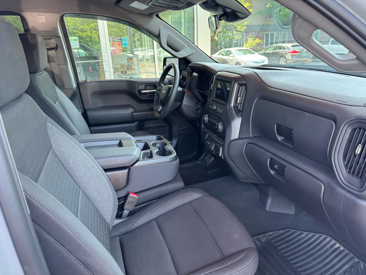 Chevrolet Silverado 1500 Custom Crew Cab 4WD SWB 2024