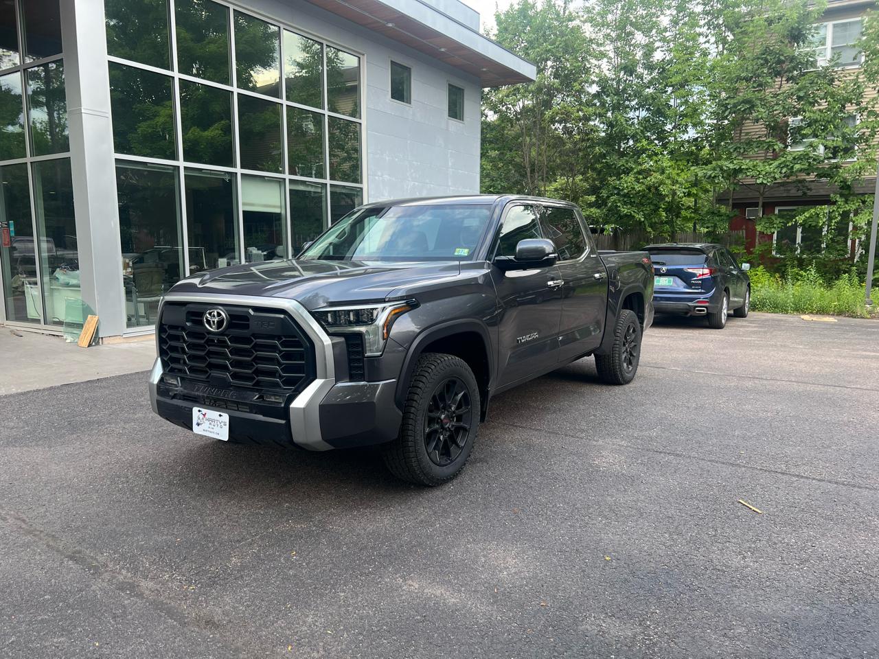 Toyota Tundra Limited Crew Max 4WD SWB 2022