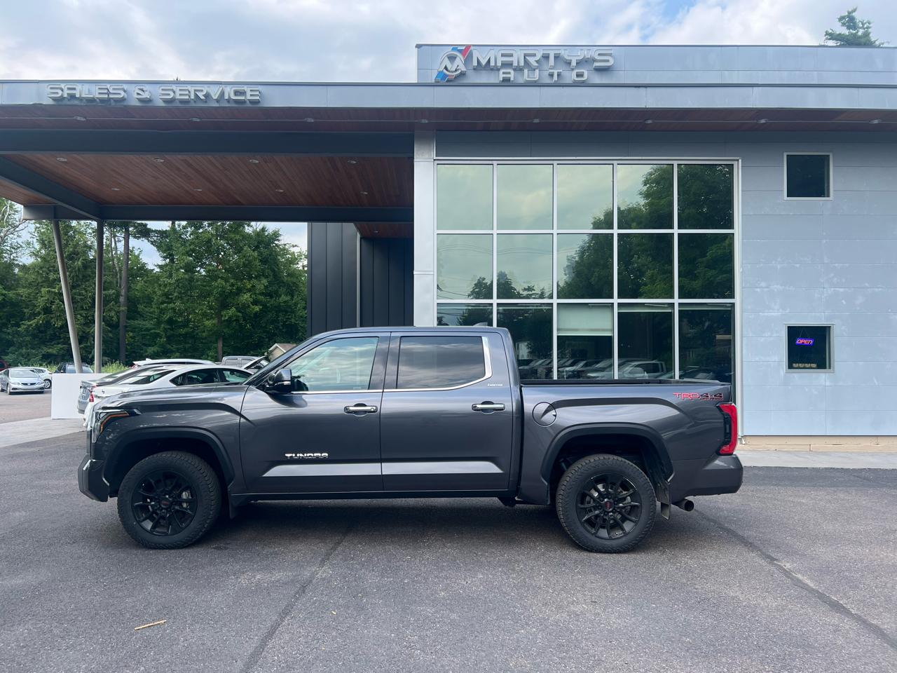 Toyota Tundra Limited Crew Max 4WD SWB 2022