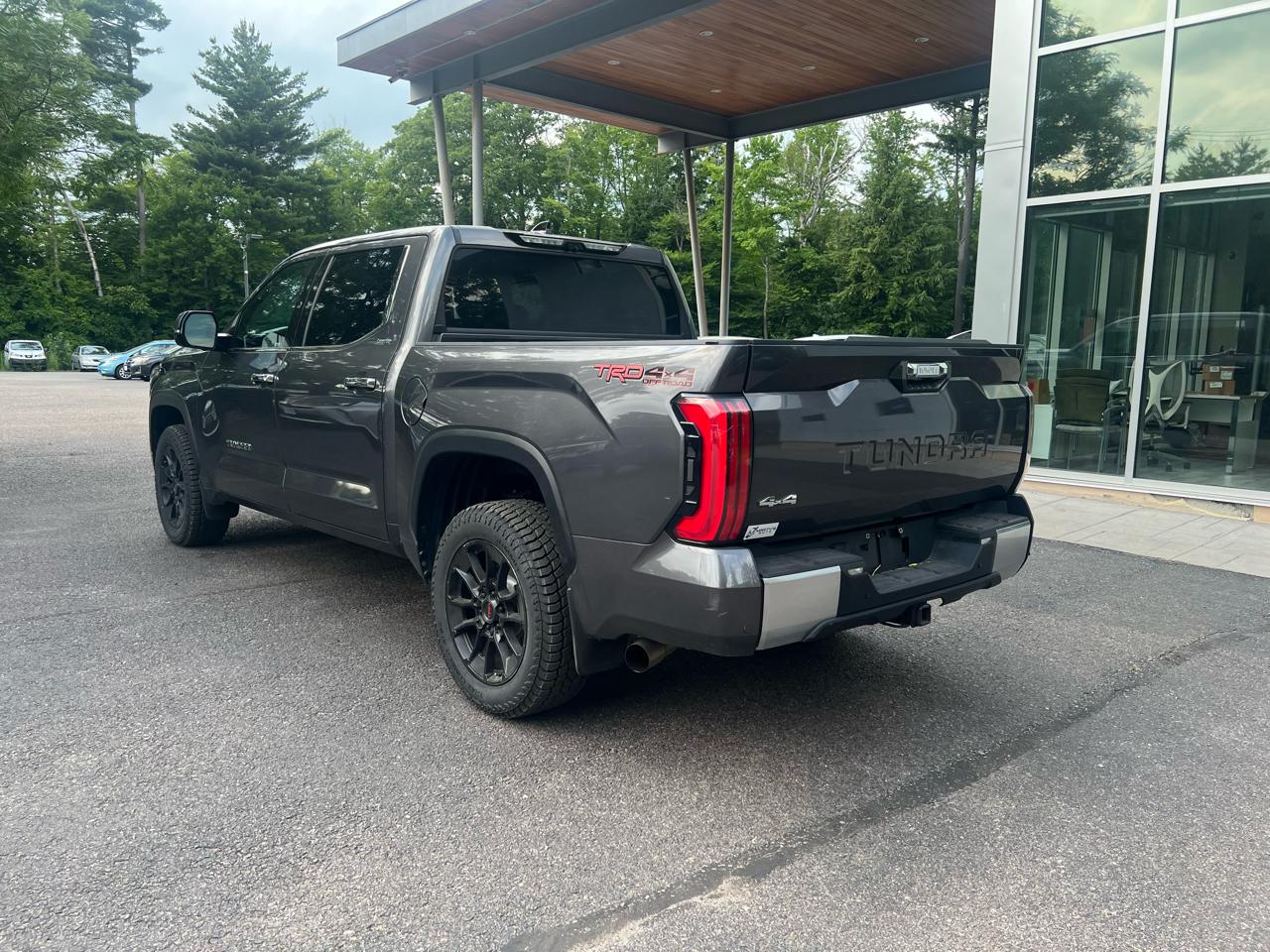 Toyota Tundra Limited Crew Max 4WD SWB 2022
