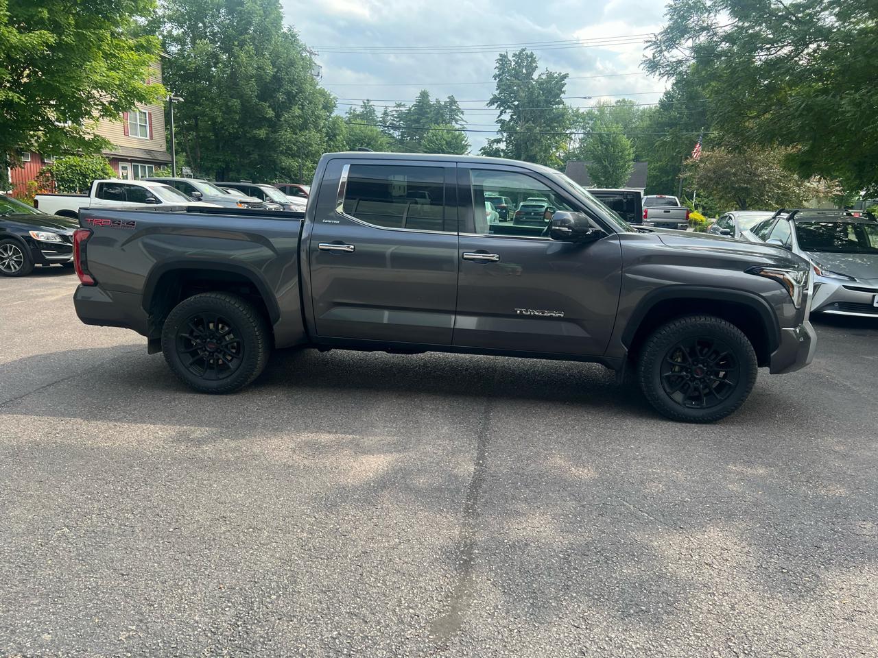 Toyota Tundra Limited Crew Max 4WD SWB 2022