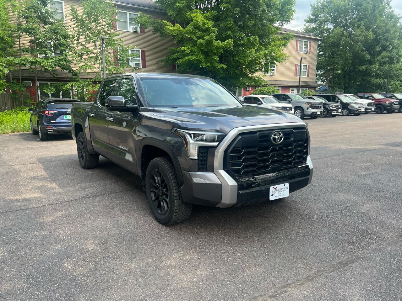 Toyota Tundra Limited Crew Max 4WD SWB 2022