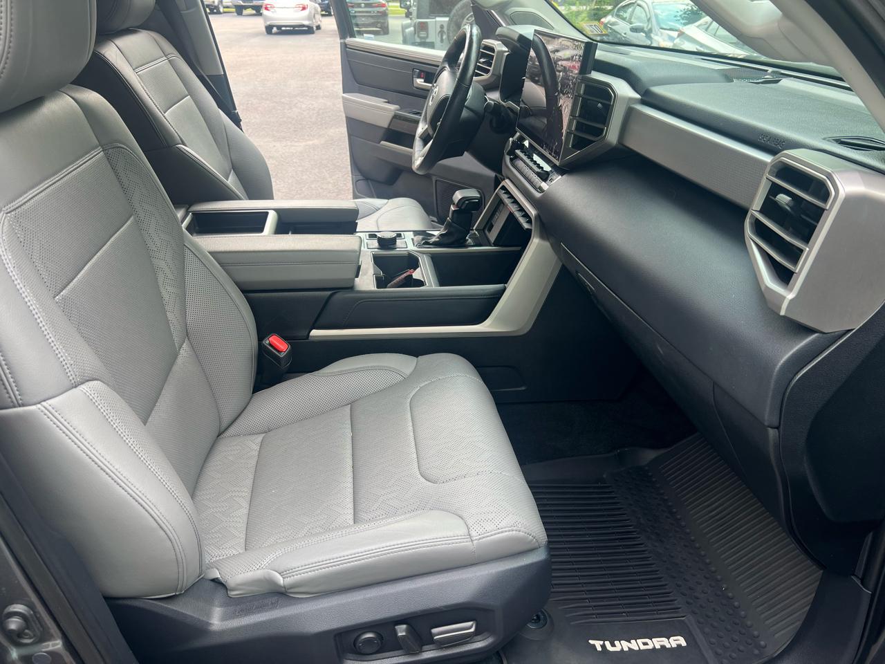 Toyota Tundra Limited Crew Max 4WD SWB 2022