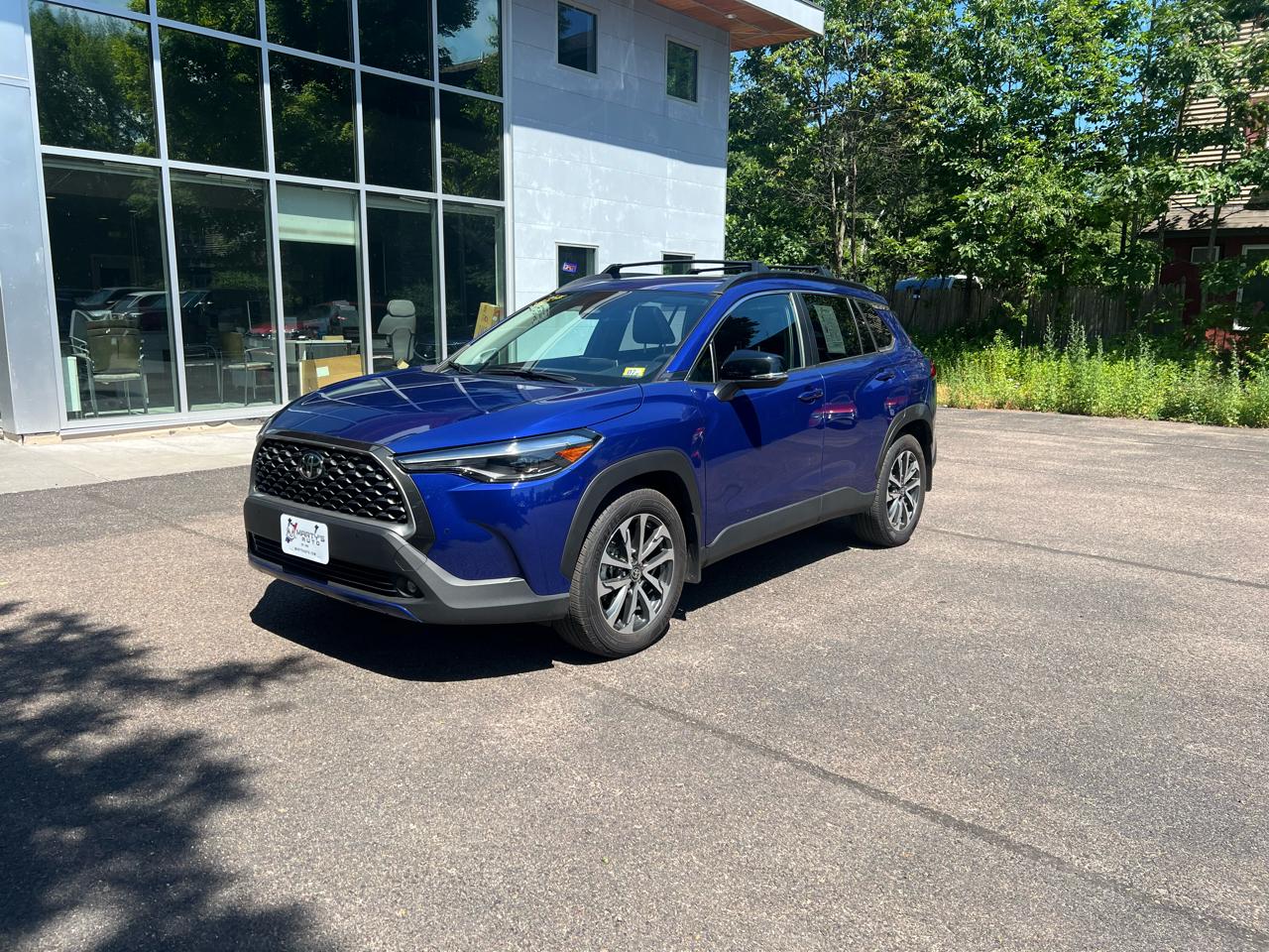 2025 Toyota Corolla Cross XLE 4D SUV AWD