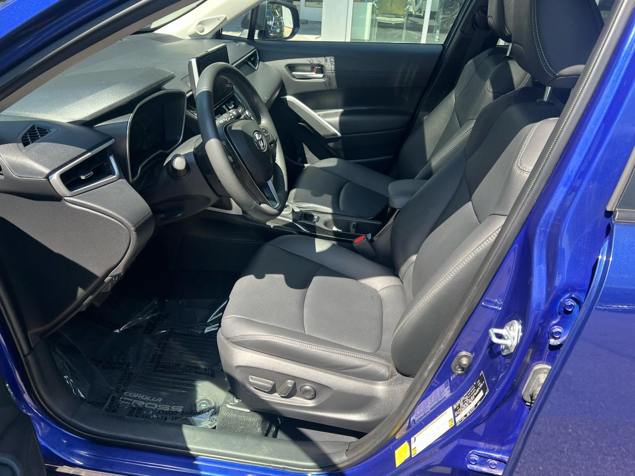 Toyota Corolla Cross XLE 4D SUV AWD 2025
