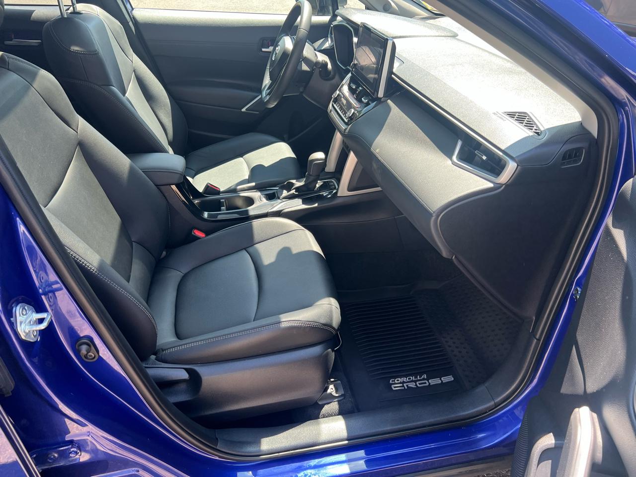 Toyota Corolla Cross XLE 4D SUV AWD 2025