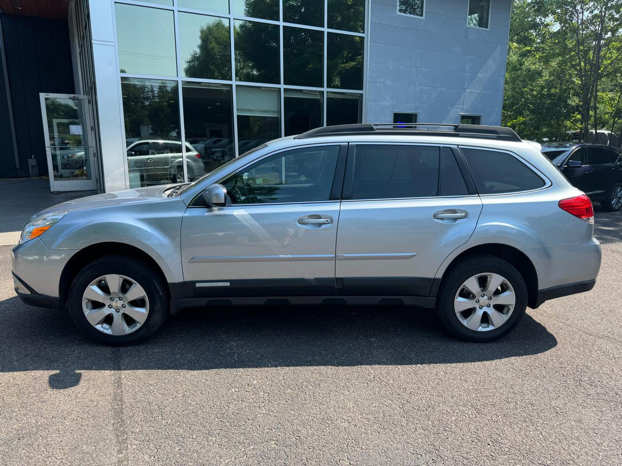 Subaru Outback Premium 4D Wagon 2012