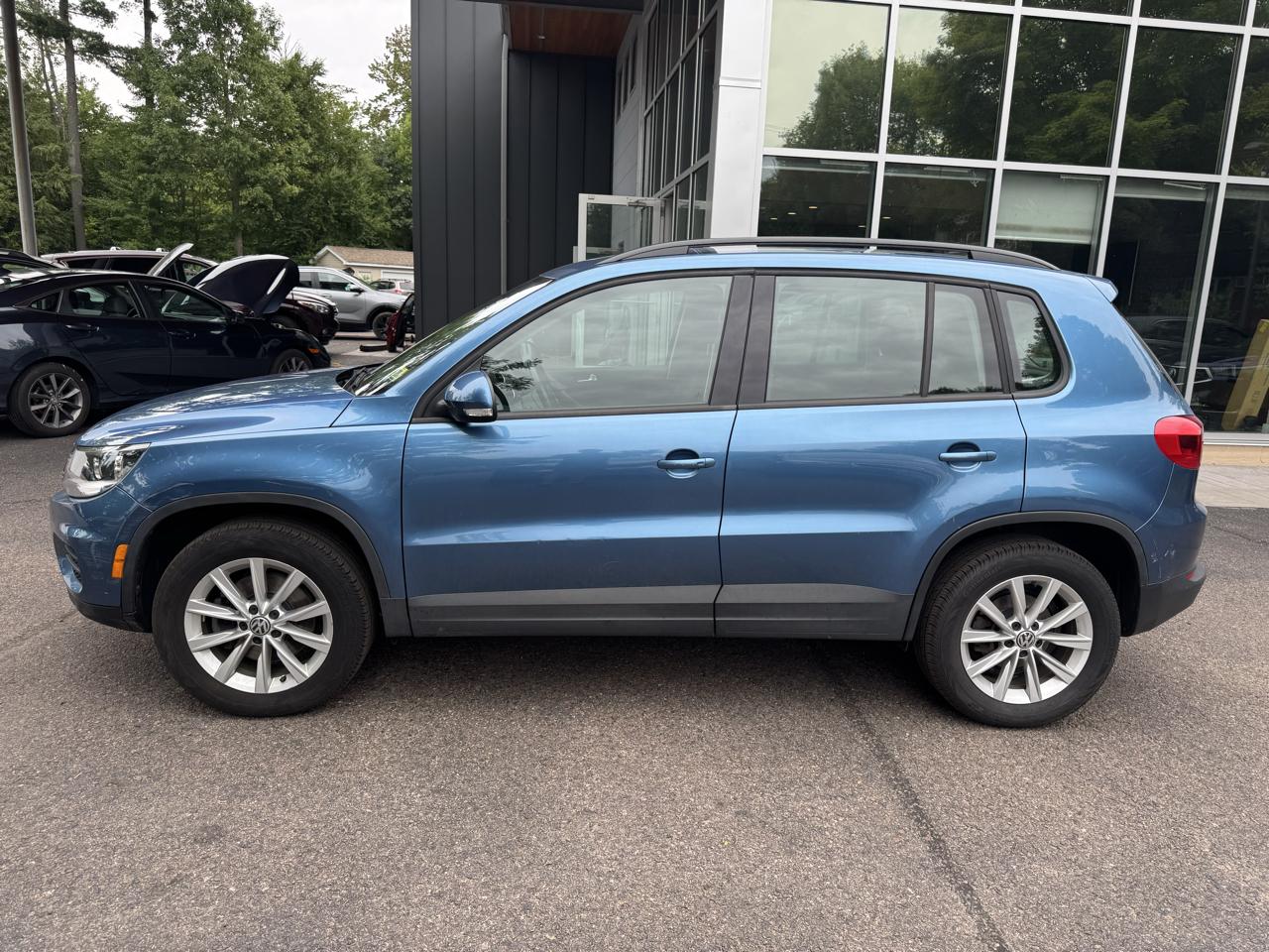 Volkswagen Tiguan Limited S 4D SUV 4Motion 2017