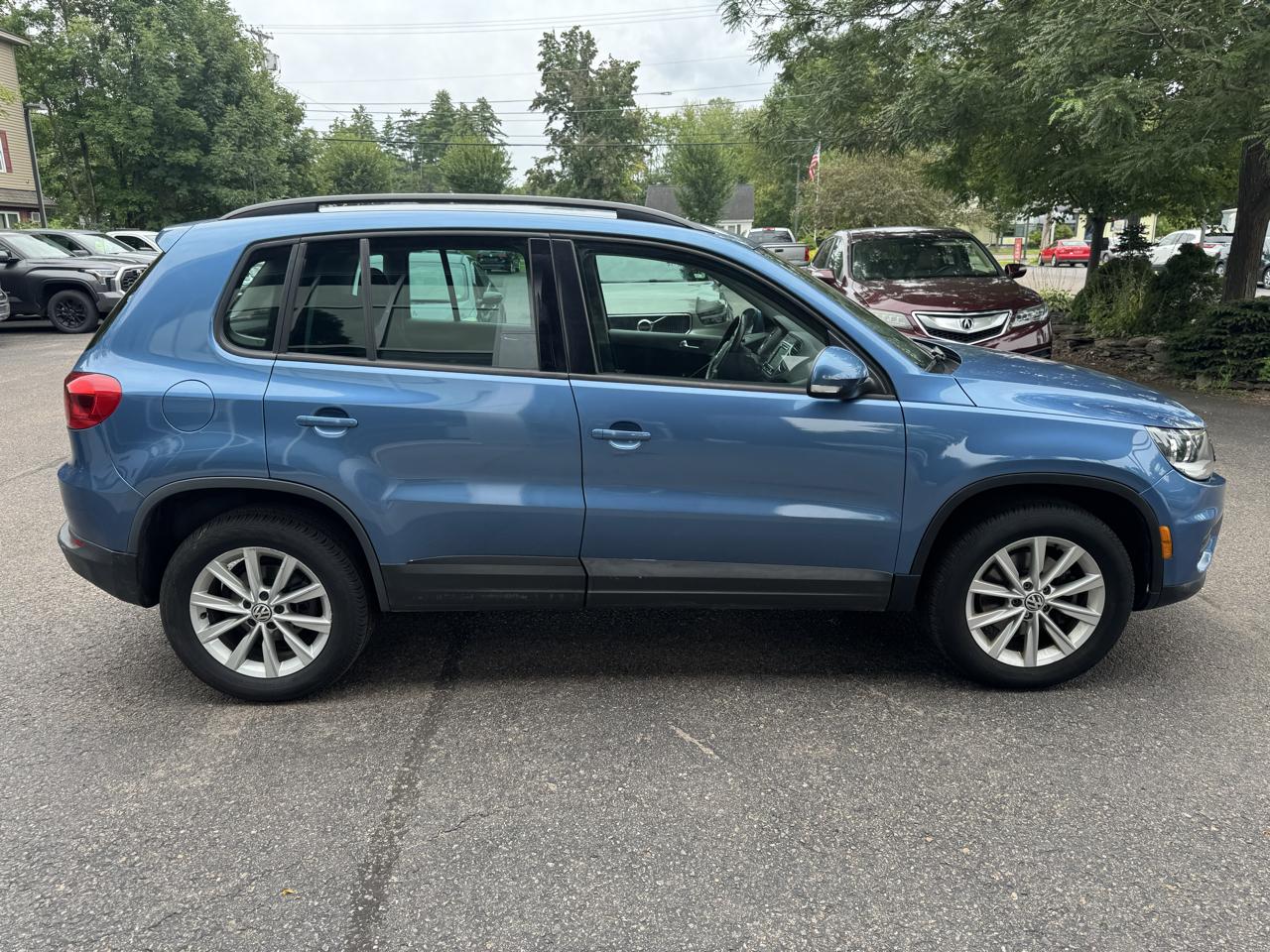 Volkswagen Tiguan Limited S 4D SUV 4Motion 2017