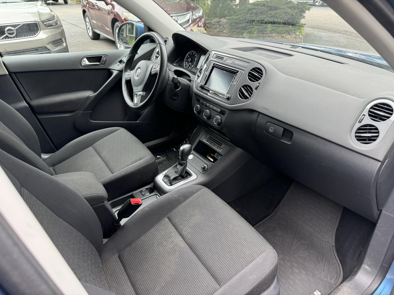 Volkswagen Tiguan Limited S 4D SUV 4Motion 2017