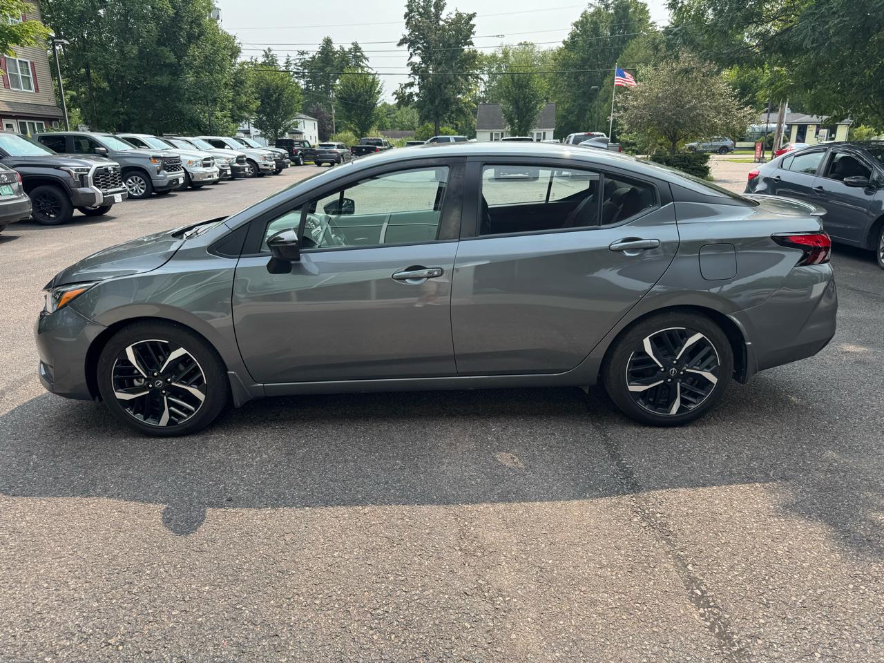 Nissan Versa SR 4D Sedan 2025