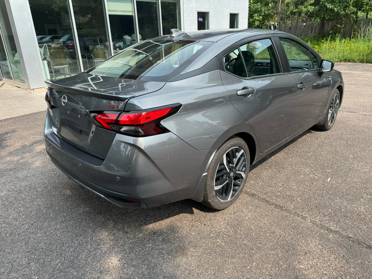 Nissan Versa SR 4D Sedan 2025