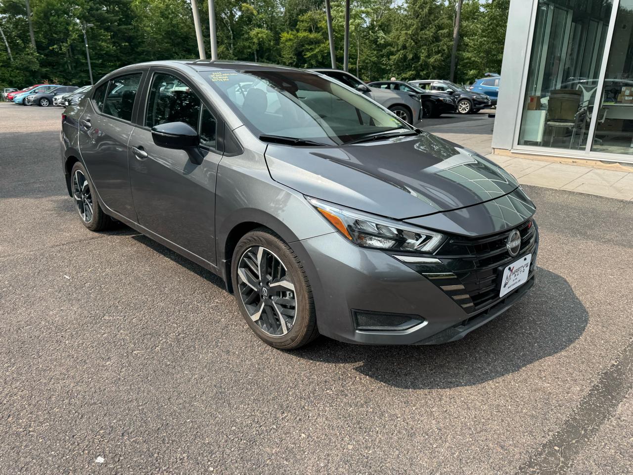 Nissan Versa SR 4D Sedan 2025