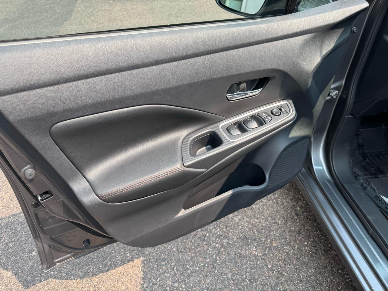 Nissan Versa SR 4D Sedan 2025