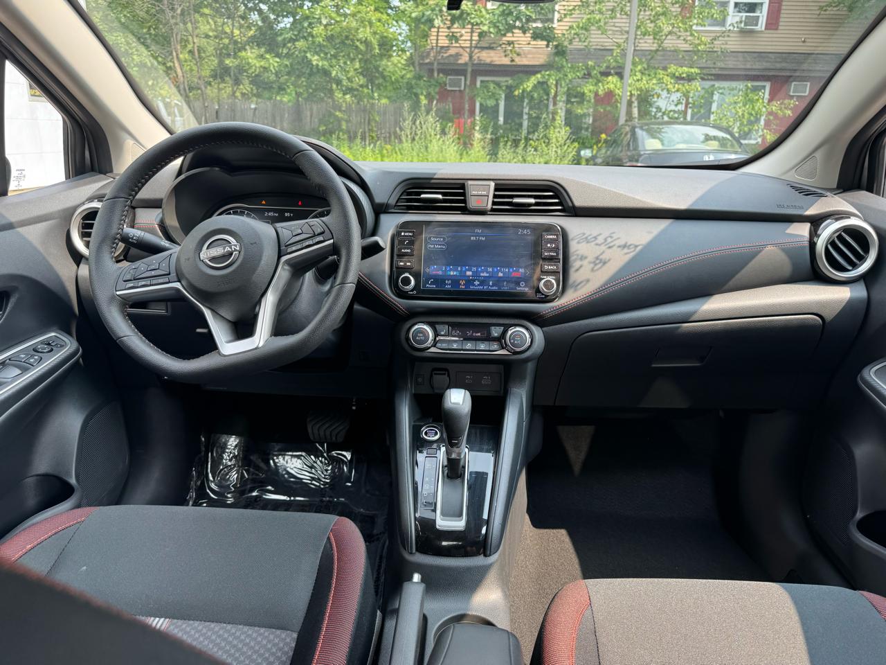 Nissan Versa SR 4D Sedan 2025