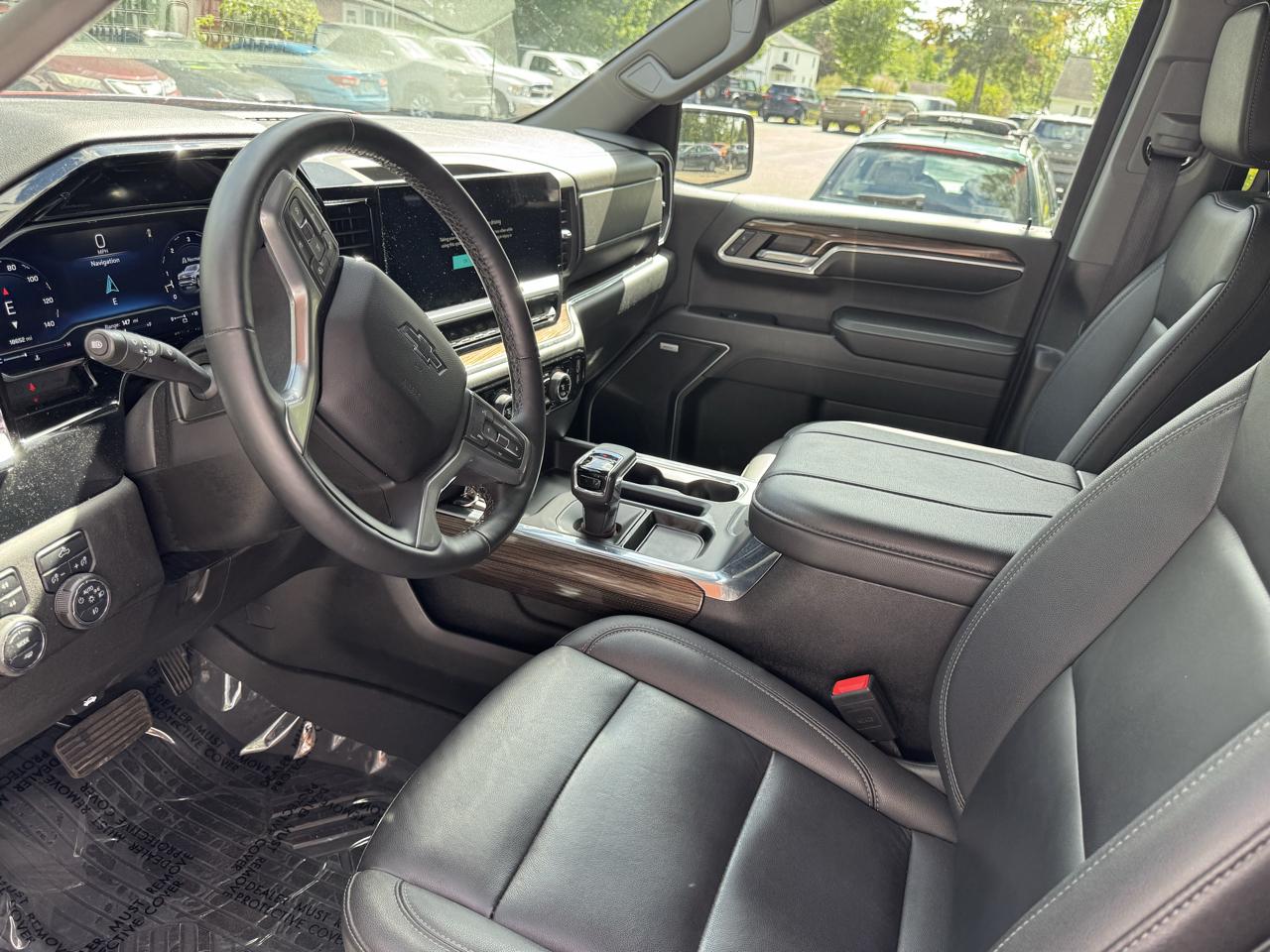 Chevrolet Silverado 1500 RST Crew Cab 4WD SWB 2024