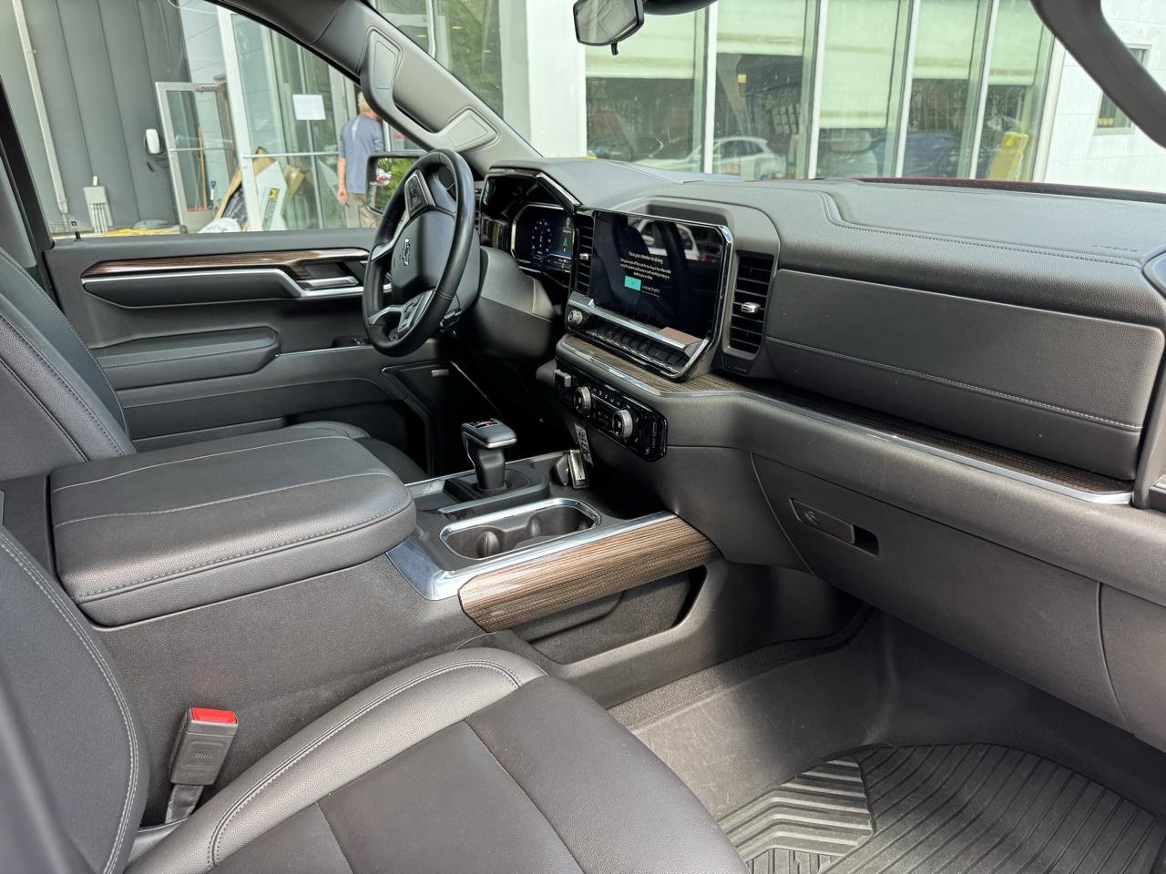 Chevrolet Silverado 1500 RST Crew Cab 4WD SWB 2024