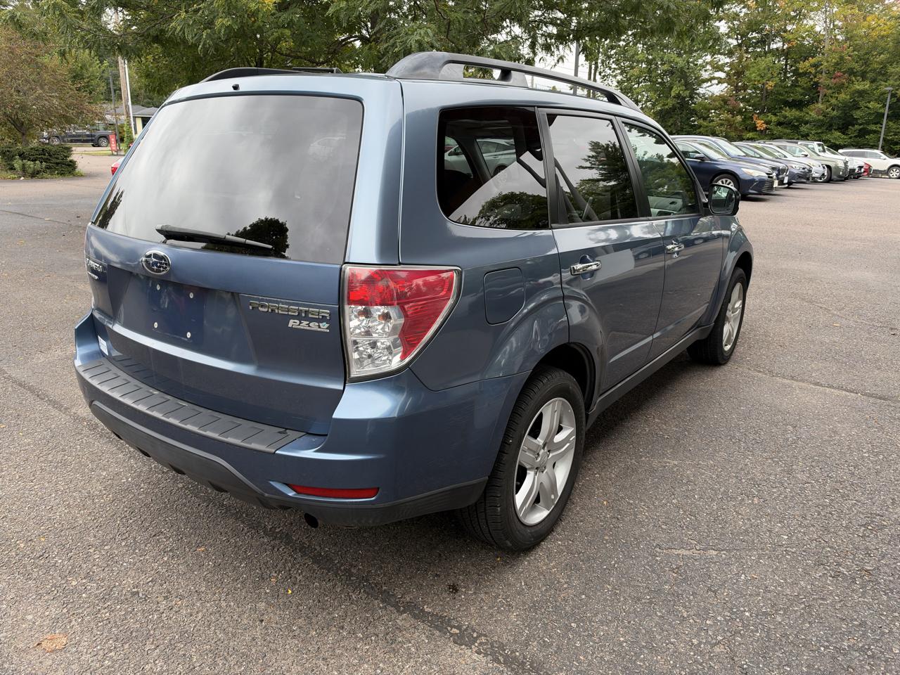 Subaru Forester X Premium 4D SUV 2010