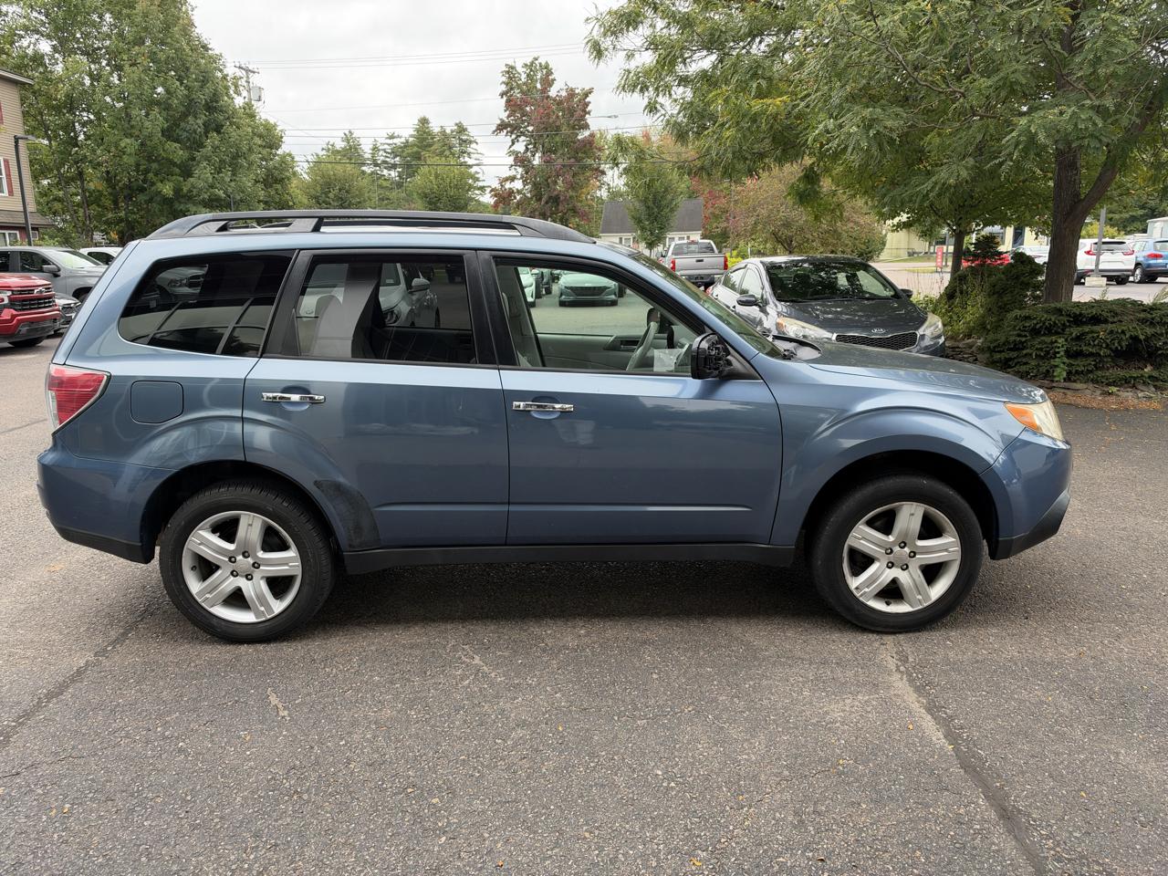 Subaru Forester X Premium 4D SUV 2010