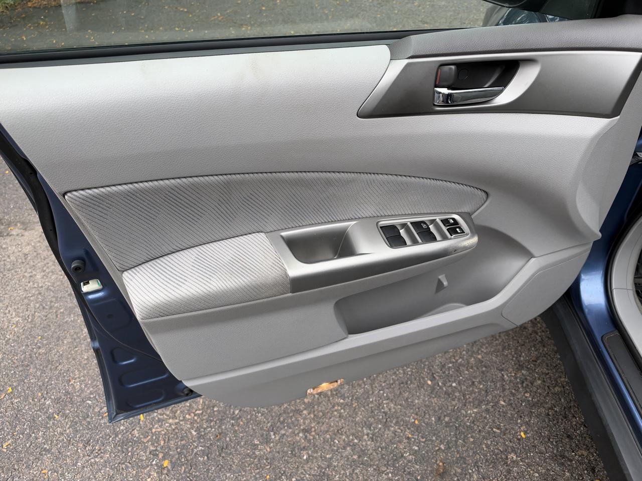 Subaru Forester X Premium 4D SUV 2010
