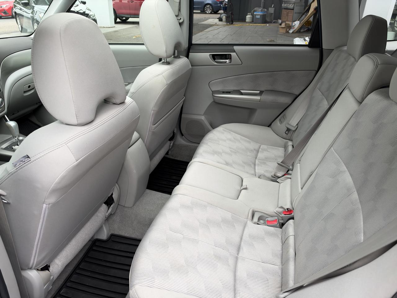 Subaru Forester X Premium 4D SUV 2010