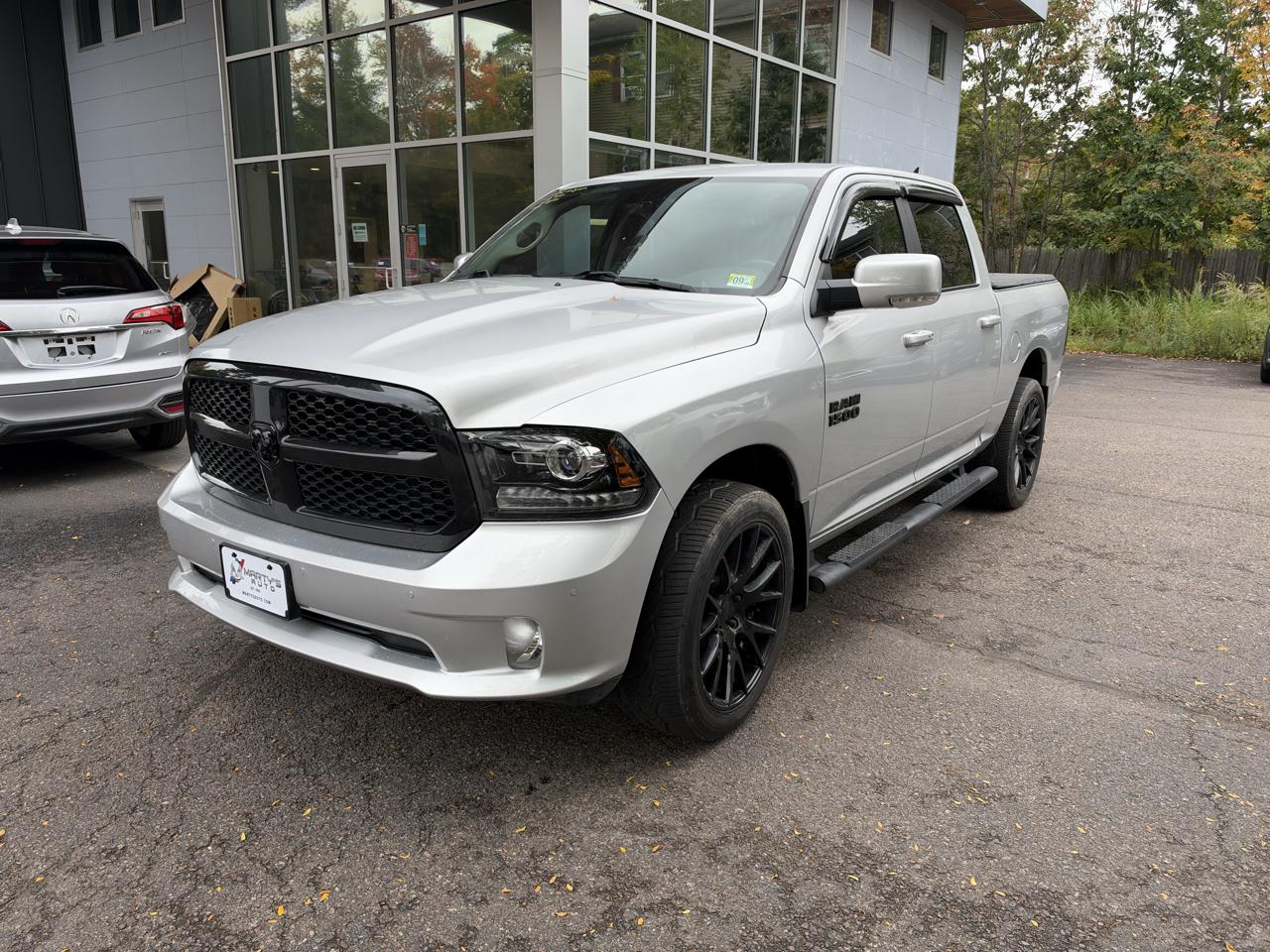 RAM 1500 Night 4x4 Crew Cab 5'7" Box 2018