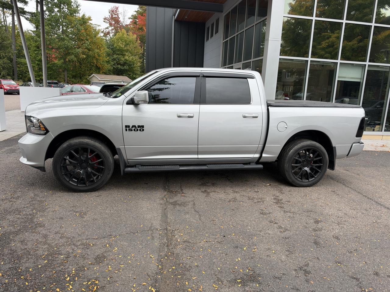 RAM 1500 Night 4x4 Crew Cab 5'7" Box 2018