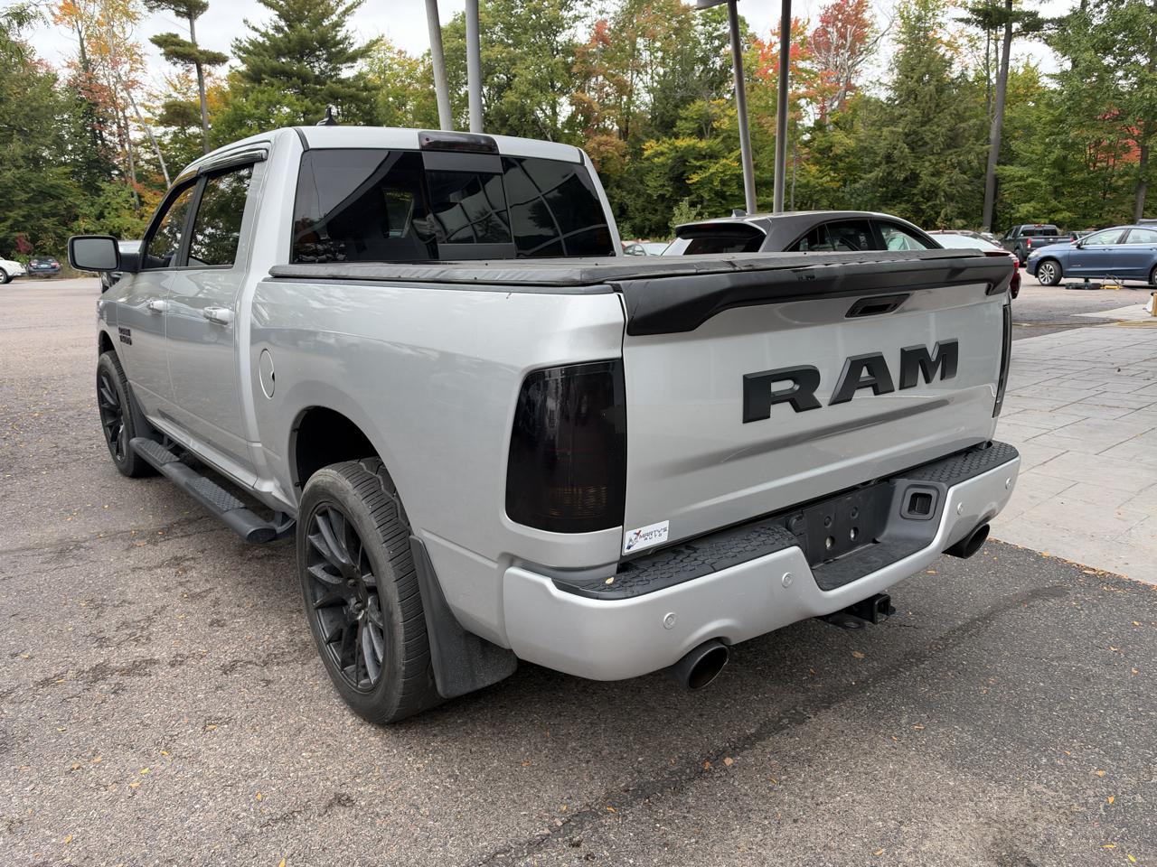 RAM 1500 Night 4x4 Crew Cab 5'7" Box 2018
