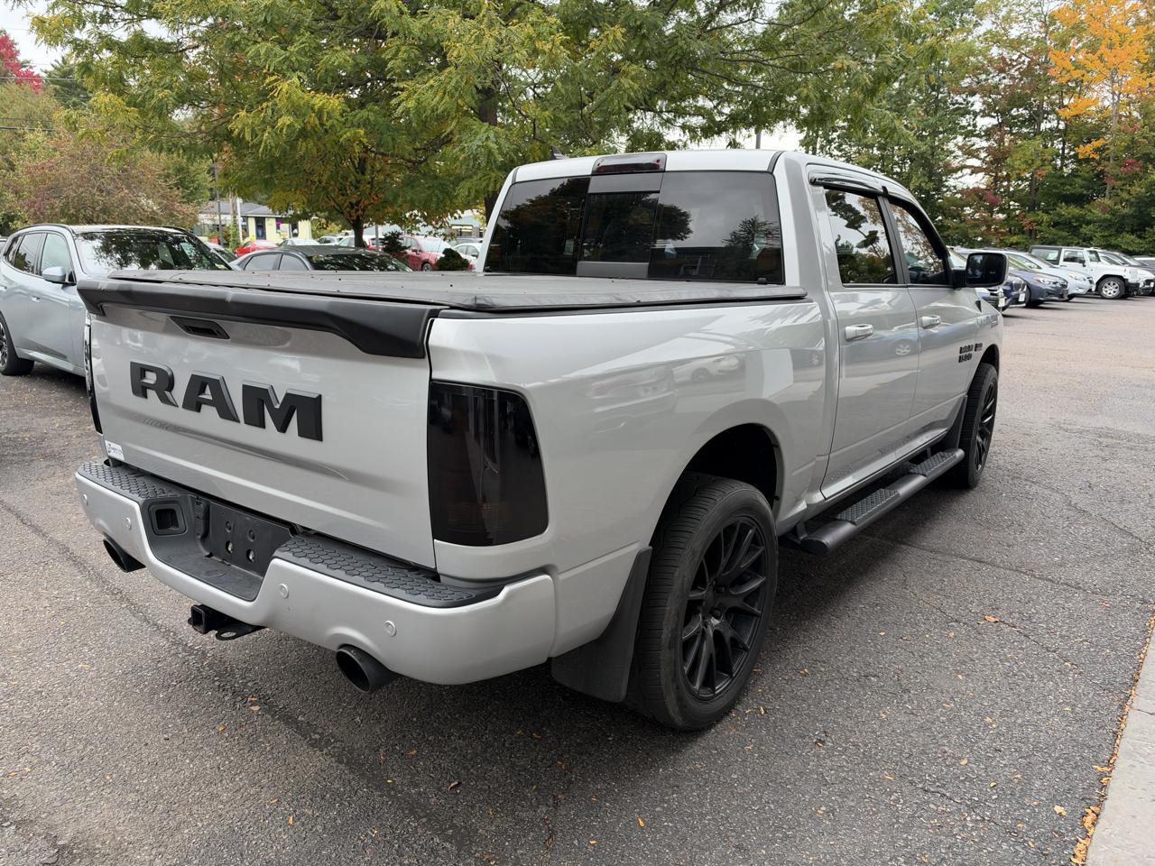 RAM 1500 Night 4x4 Crew Cab 5'7" Box 2018