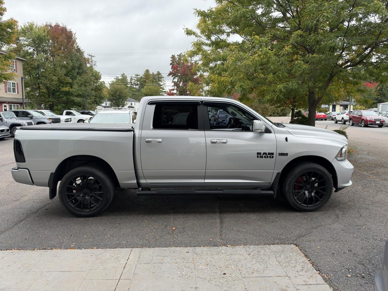 RAM 1500 Night 4x4 Crew Cab 5'7" Box 2018
