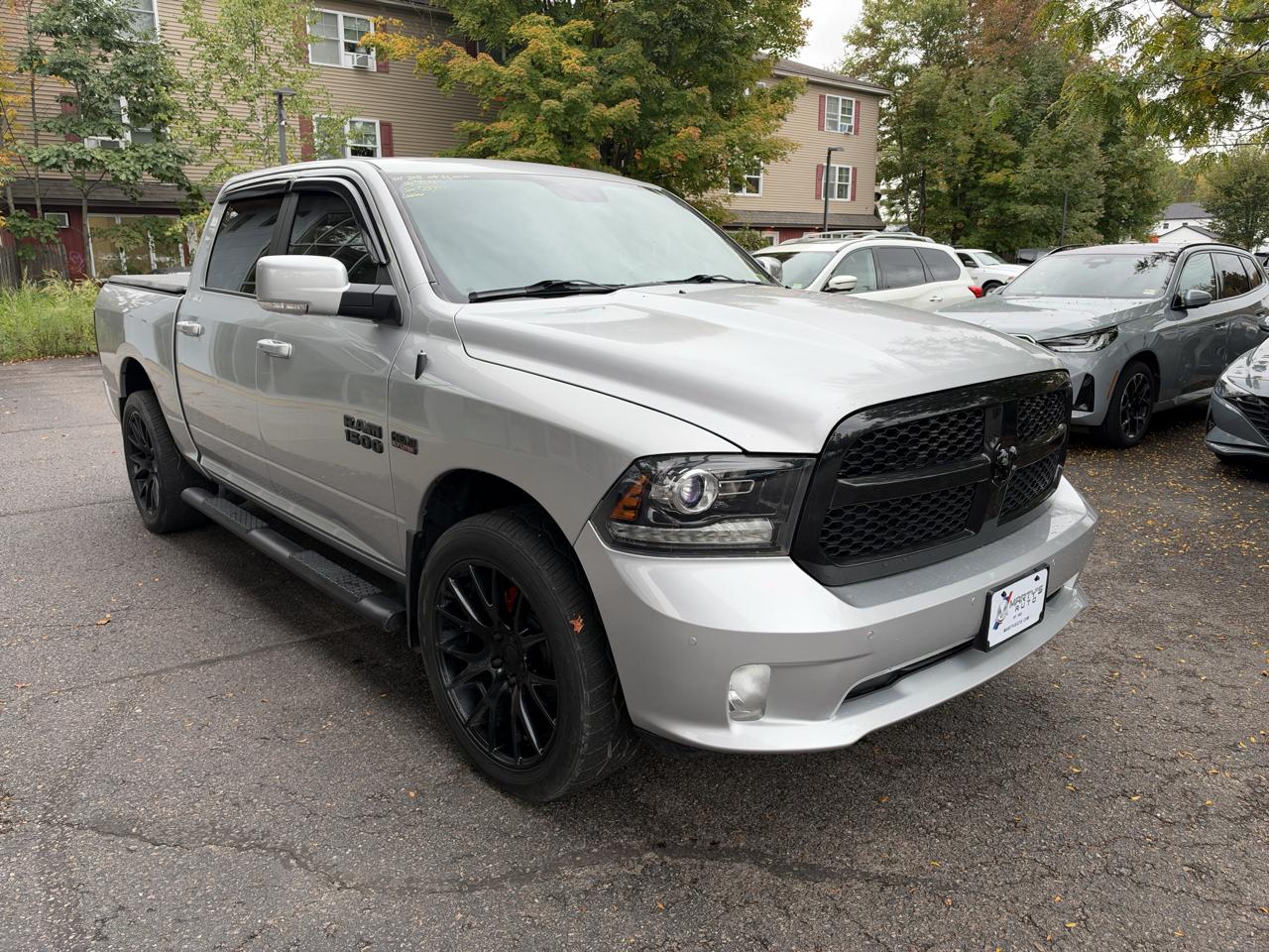 RAM 1500 Night 4x4 Crew Cab 5'7" Box 2018