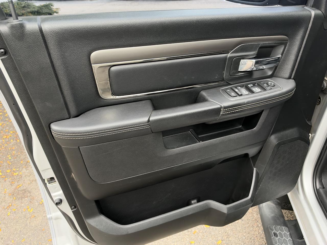 RAM 1500 Night 4x4 Crew Cab 5'7" Box 2018