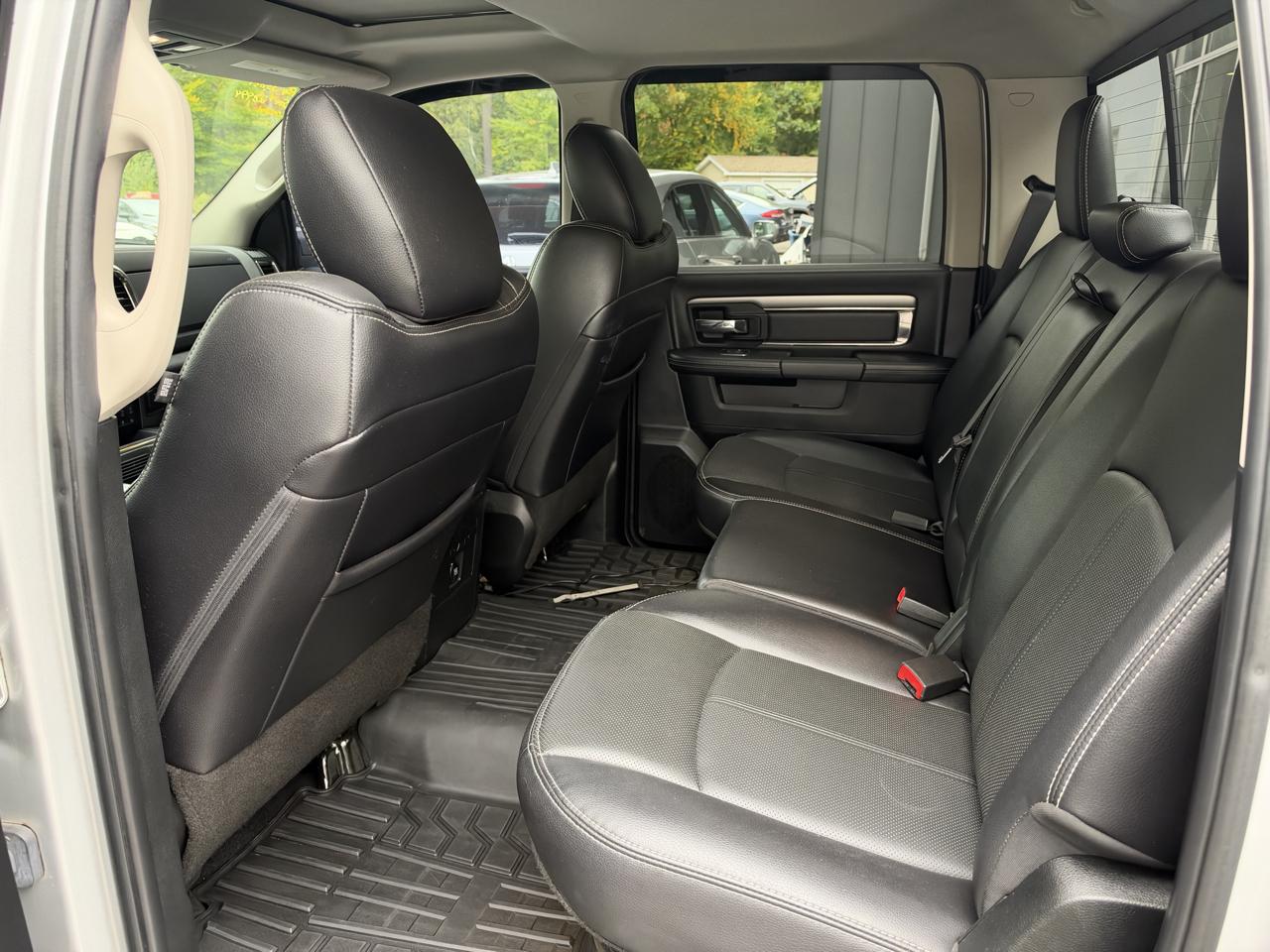RAM 1500 Night 4x4 Crew Cab 5'7" Box 2018