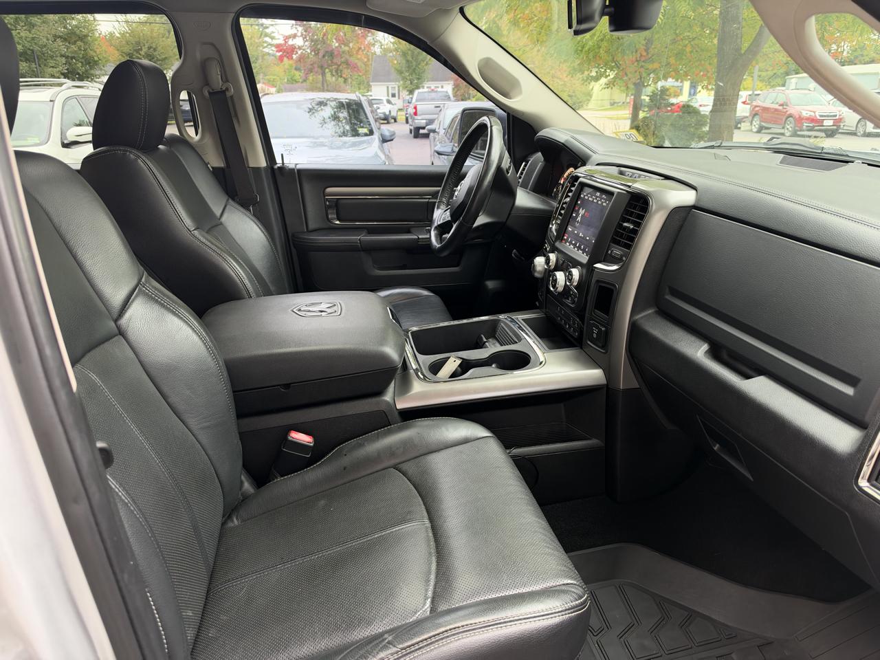 RAM 1500 Night 4x4 Crew Cab 5'7" Box 2018