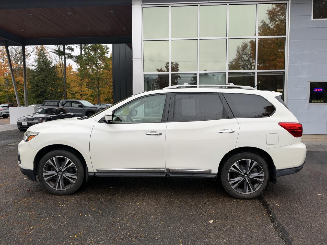 Nissan Pathfinder Platinum 4D SUV 4WD 2017