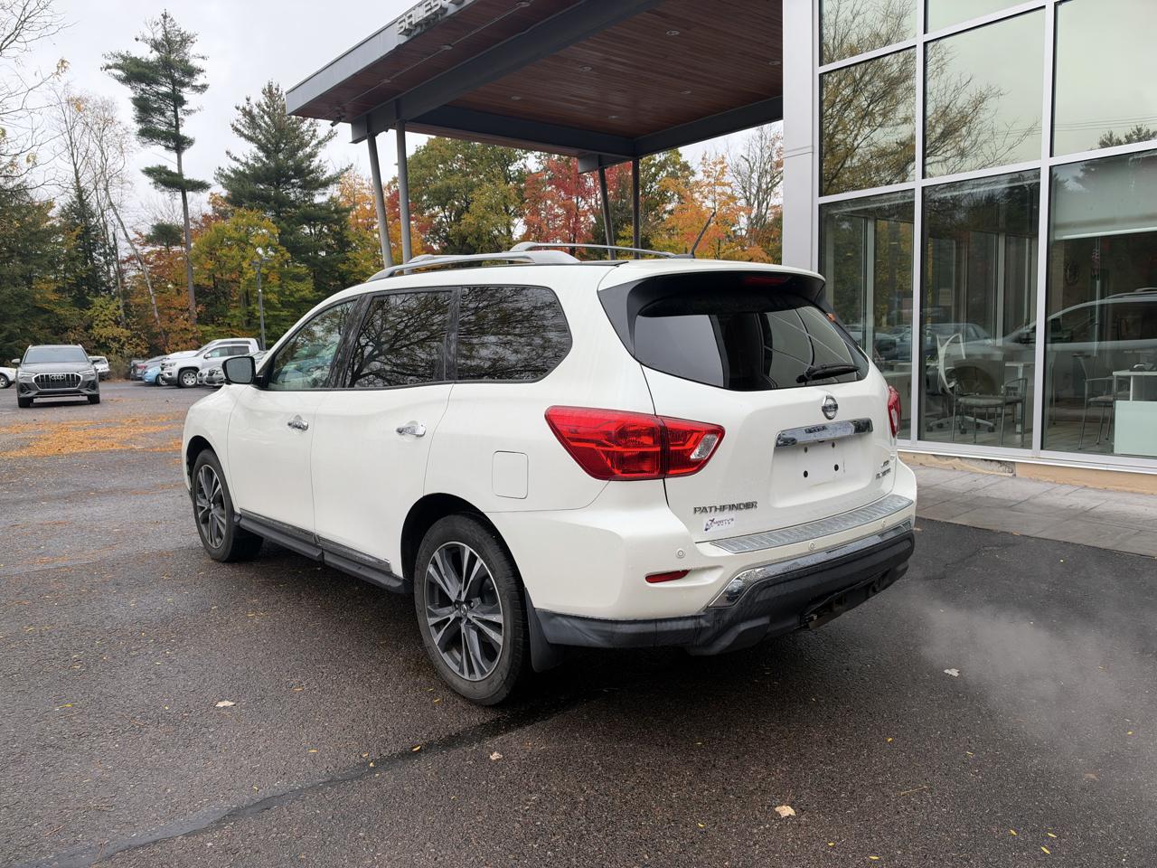 Nissan Pathfinder Platinum 4D SUV 4WD 2017
