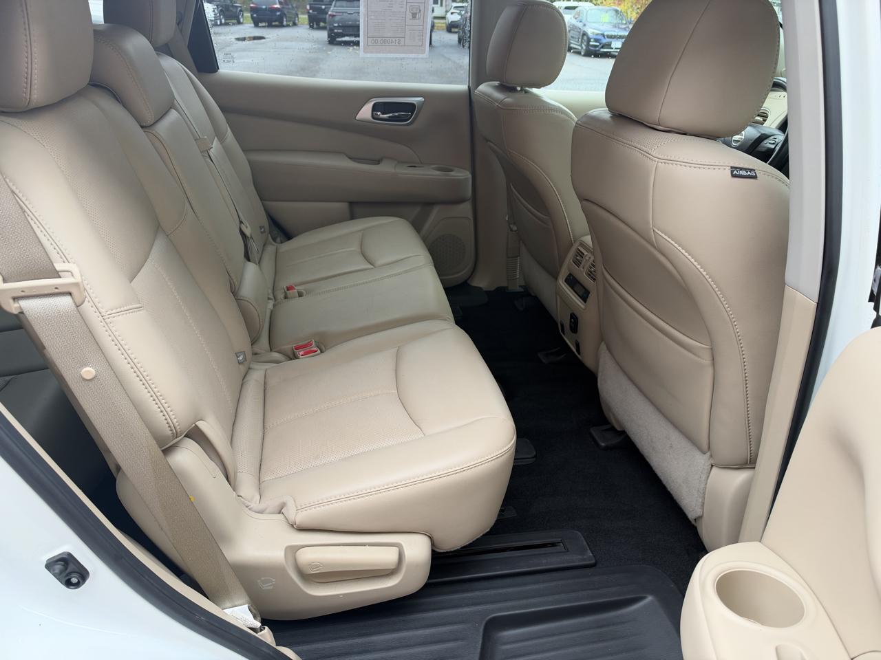 Nissan Pathfinder Platinum 4D SUV 4WD 2017