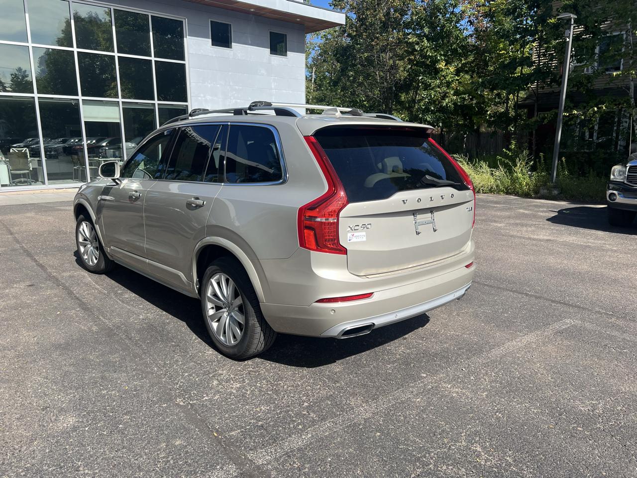 Volvo XC90 T6 - Momentum 4D SUV AWD 2016