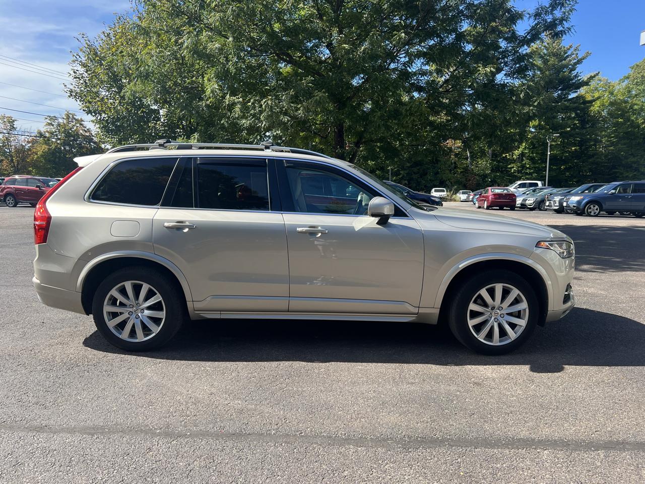 Volvo XC90 T6 - Momentum 4D SUV AWD 2016