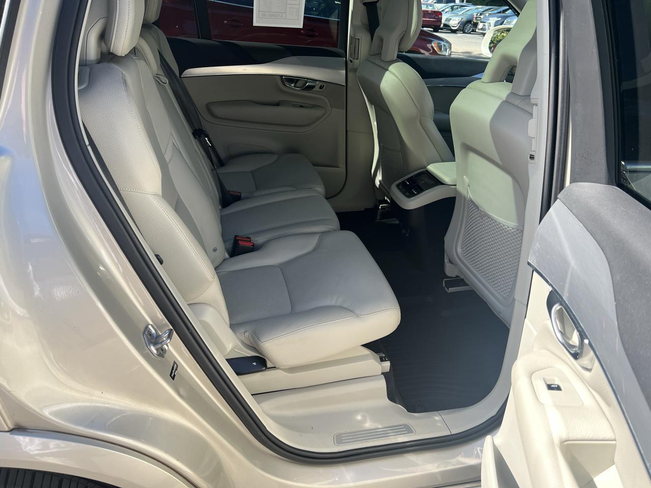 Volvo XC90 T6 - Momentum 4D SUV AWD 2016