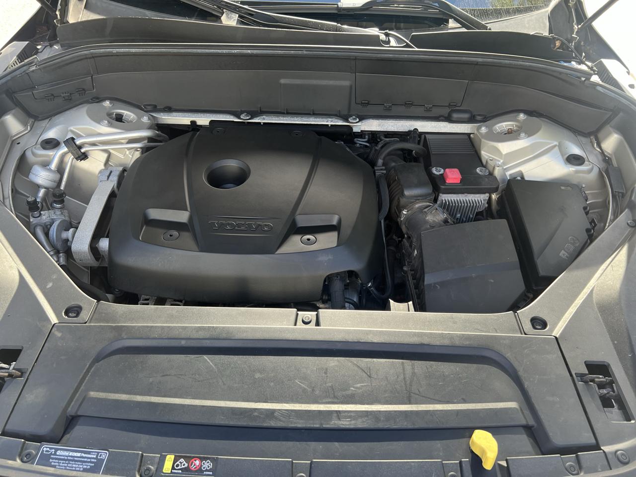 Volvo XC90 T6 - Momentum 4D SUV AWD 2016