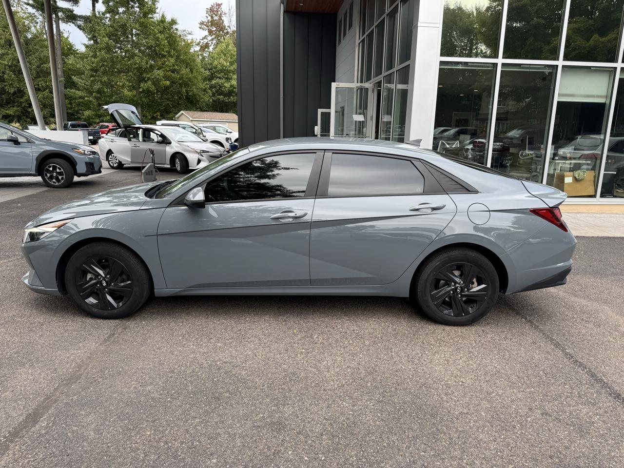 Hyundai Elantra SEL 4D Sedan at 2023
