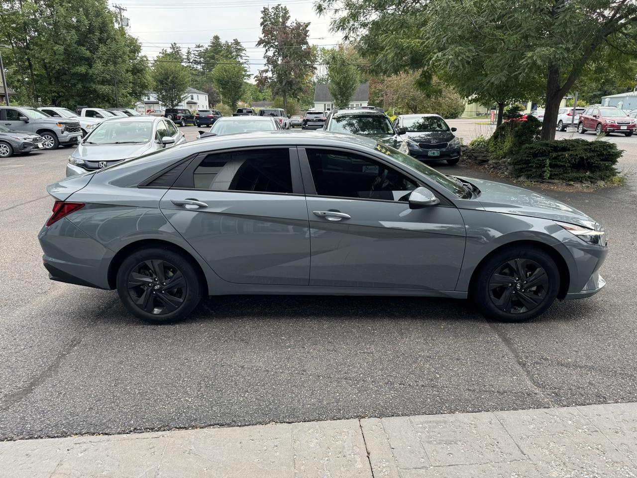 Hyundai Elantra SEL 4D Sedan at 2023