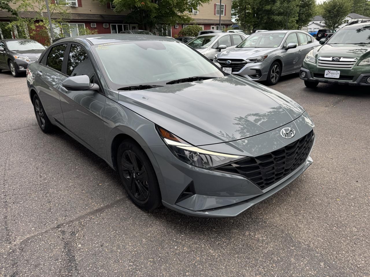 Hyundai Elantra SEL 4D Sedan at 2023